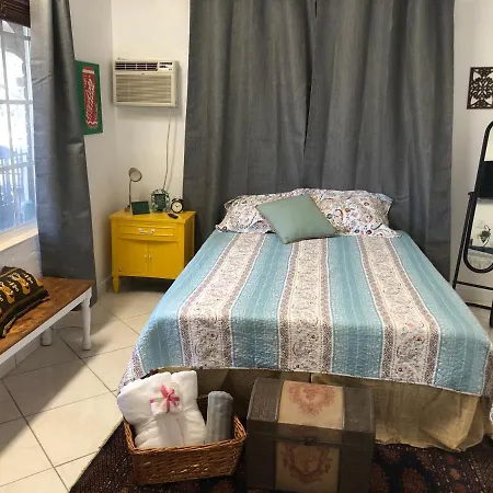 Private Room In The Heart Of Calle Ocho Miami Exterior photo