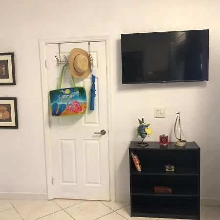Private Room In The Heart Of Calle Ocho Miami Exterior photo